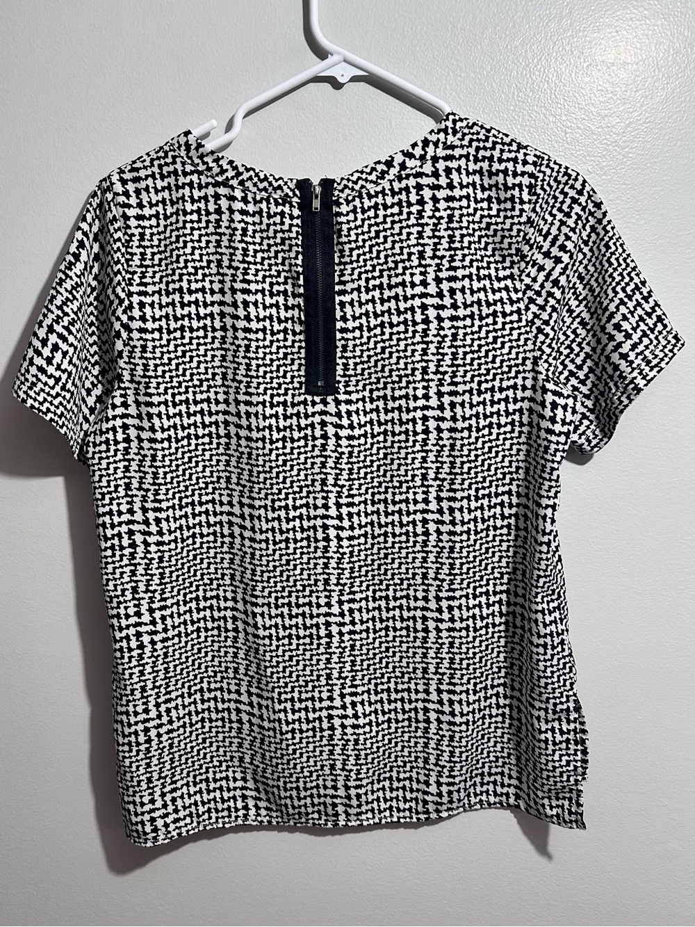 Forever 21 Black White Geometric Short Sleeve Top Size M (670) - Picture 5 of 6